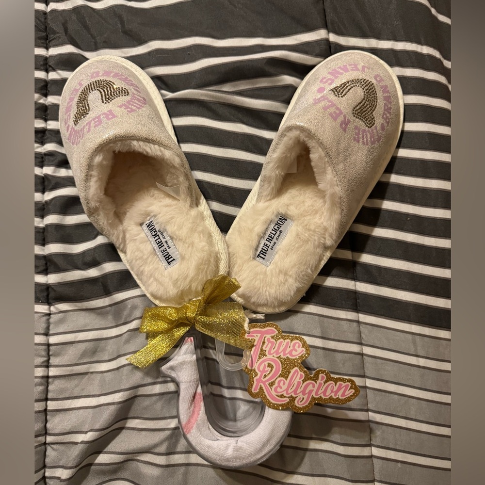 NWT True Religion Slippers - Picture 1 of 6